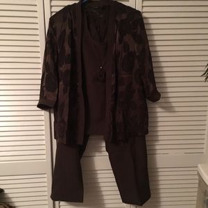 Woman’s Salon Studio pants set size LP